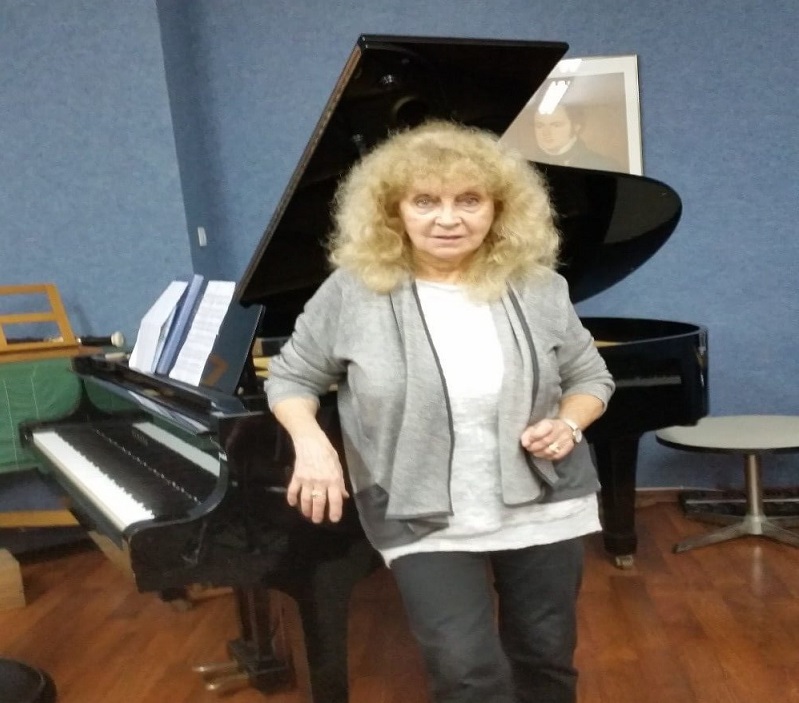 רגינה לרר סמולנסקי – מורה לפסנתר